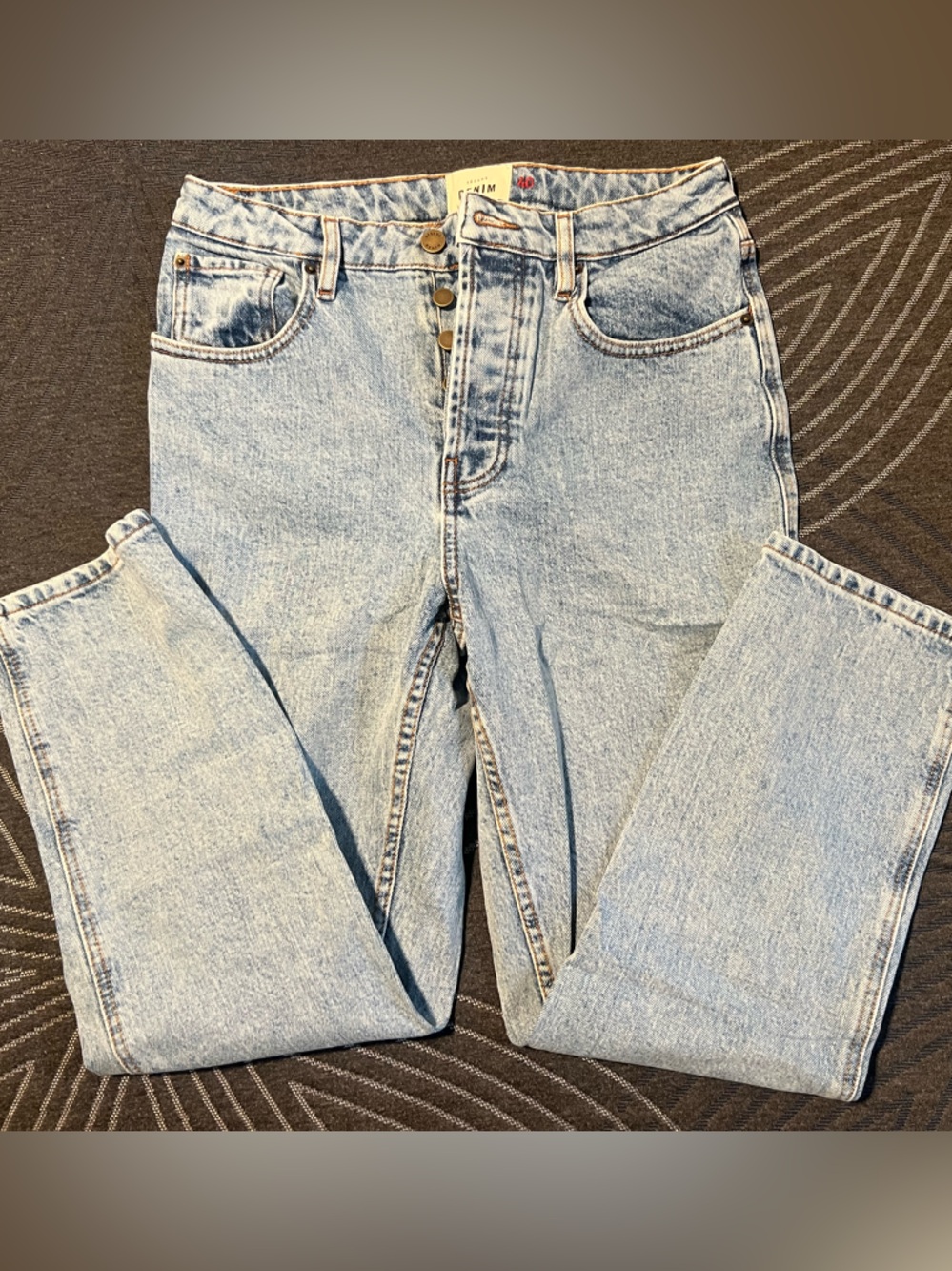 Sezane Brut Sexy Denim in Bleach color - Picture 4 of 6